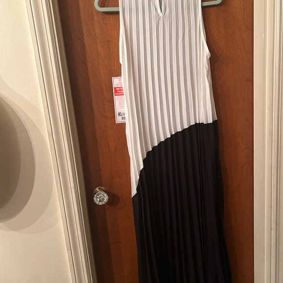 Two-Toned Black and White Pleated Maxi Dress, Sleeveless w/Mock Turtleneck. - Picture 2 of 3
